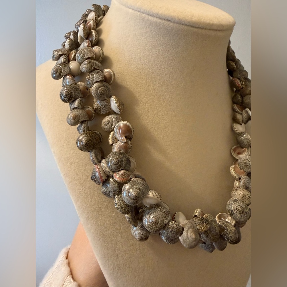 Shell Necklace - Picture 2 of 2